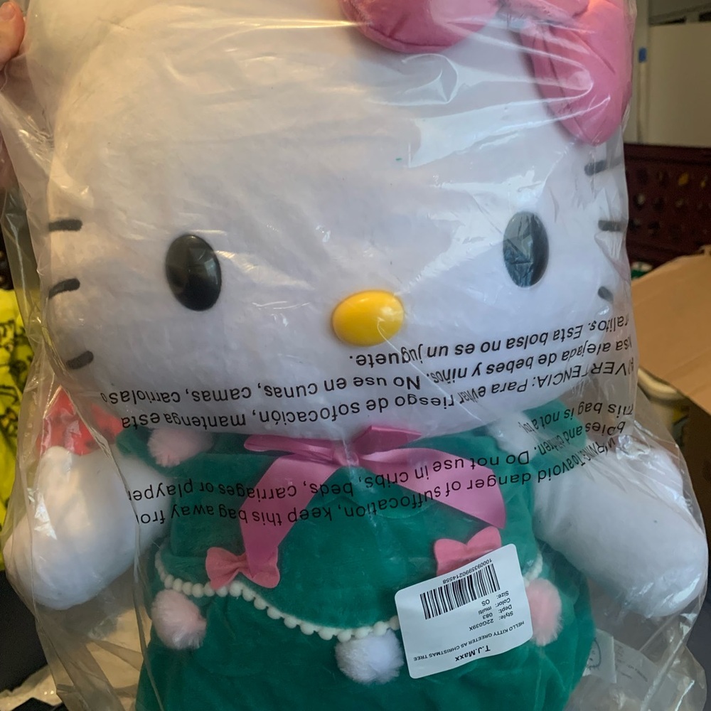 Hello Kitty Christmas Greeter